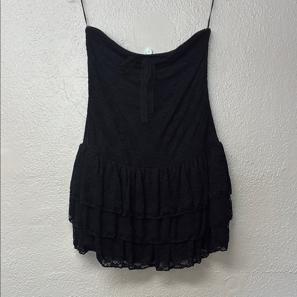 Elegant Black Strapless Lace Dress